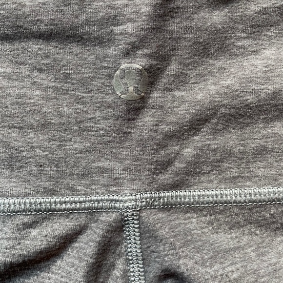 Lululemon Capri Leggings / Used / Grey / Size 6 - Picture 4 of 5